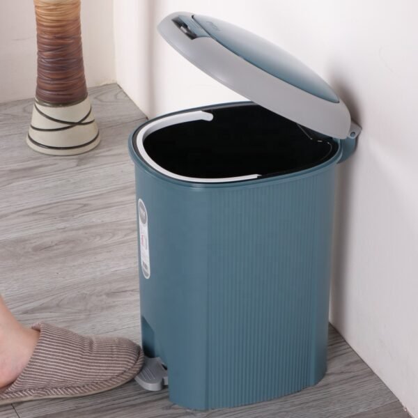Poubelle en plastique